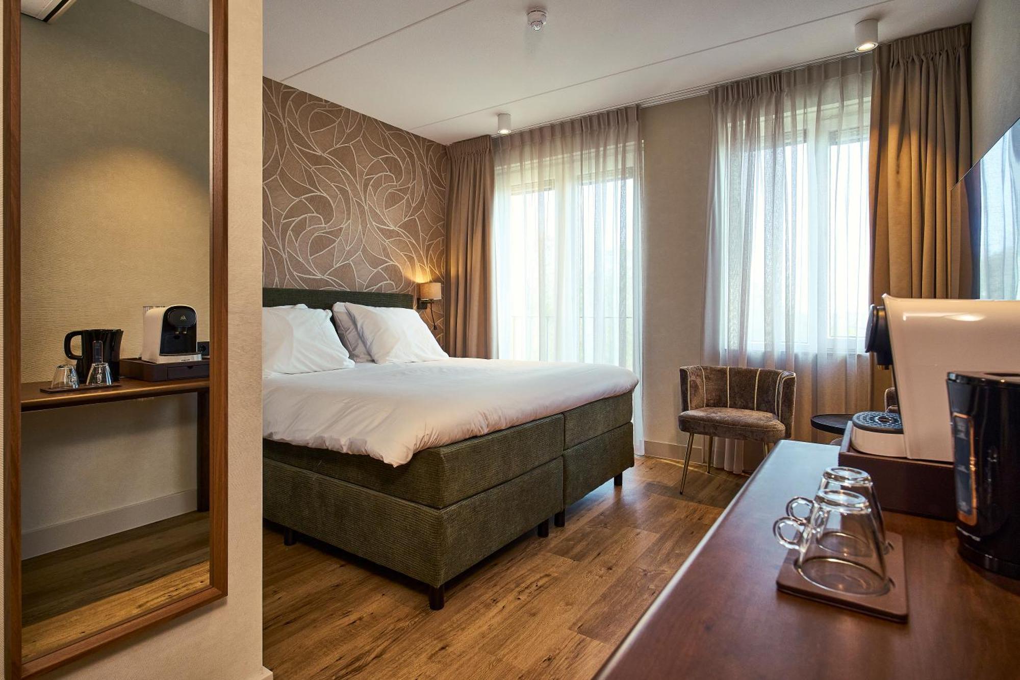 Deluxe Double Room with Bath,1645010356:JPEG